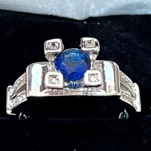 Beautiful Gemstone Ring  sz. 7.75 US